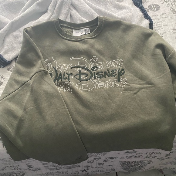 Walt Disney world sweatshirt - Picture 2 of 2